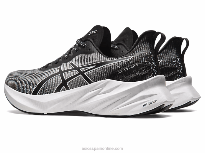 novablast 3 le Asics 4L68204 blanco negro