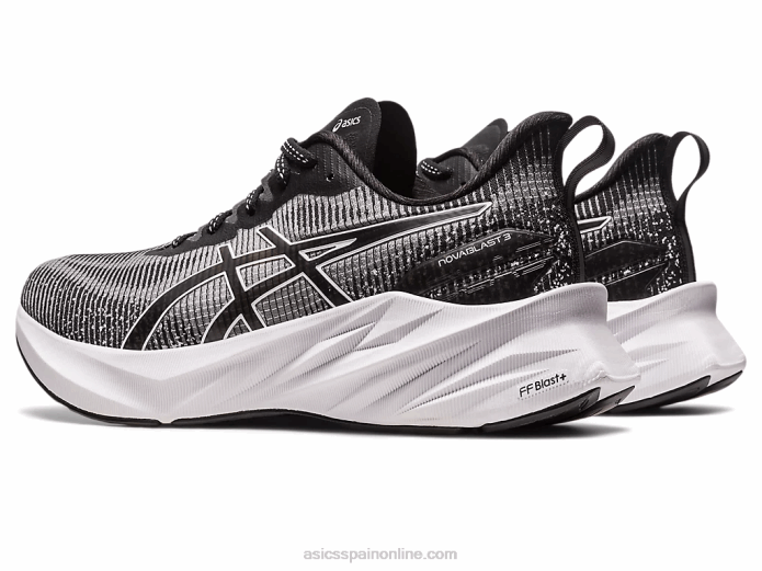 novablast 3 le Asics 4L682268 blanco negro